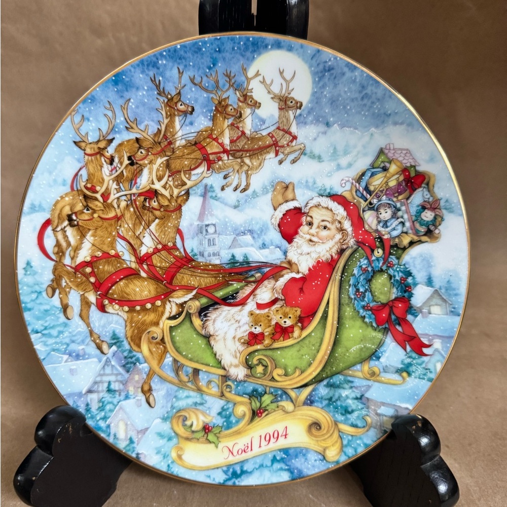 1994 Avon Canadian Version “Special Christmas Delivery” 8” Plate